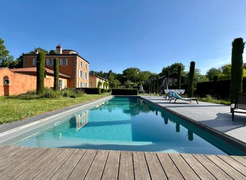 Manoir avec piscine chauffée et parc clos arboré
