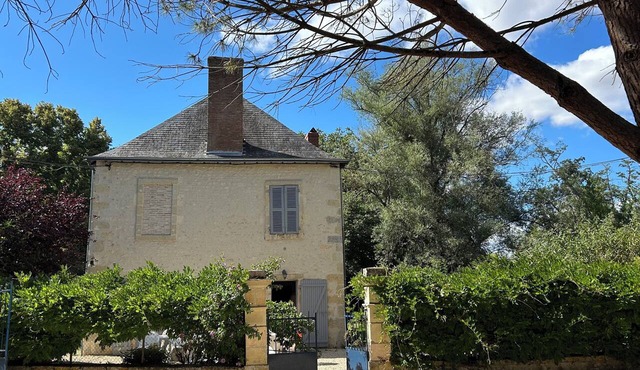 Mansion-Style Vacation Rental for 10 People - Pool and River
