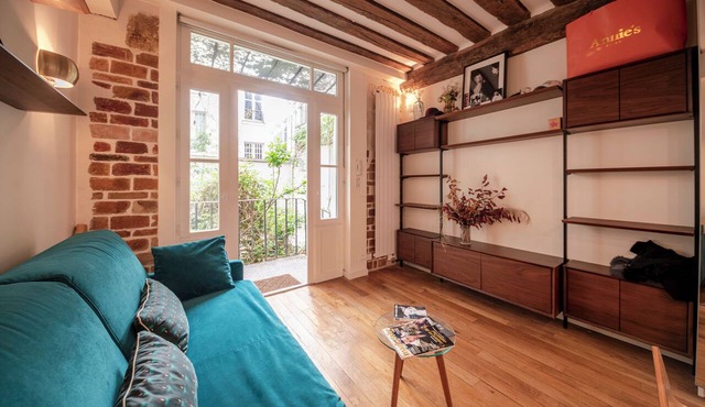 MARAIS, LIVELY, TERRACE, 30–60 days ahead? Ask for a private offer. GRE-VAp