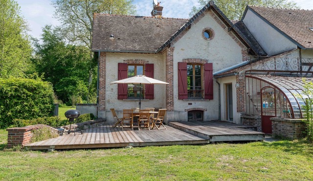 Marsh Court House in Larchant