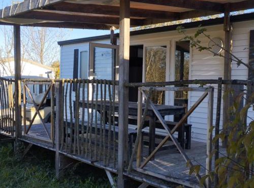 Mobil-home confortable avec terrasse pour 5 personnes - API-1-52-1020