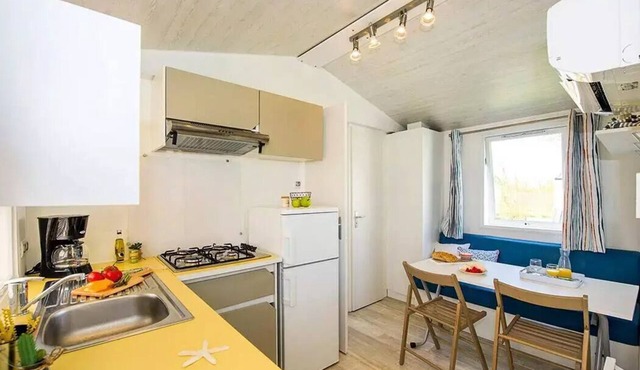 Mobile Home | Classic | 2 Bedrooms | 4 Guests | Raised Deck