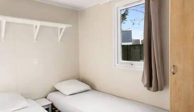 Mobile Home | Comfort | 3 Bedrooms | 6 Guests | Raised Deck