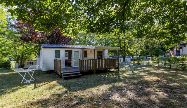 Mobile Home 'Du Bonheur' with Shared Pool, Private Terrace and Wi-Fi