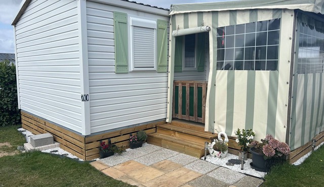 Mobile home in 4 * campsite with swimming pool