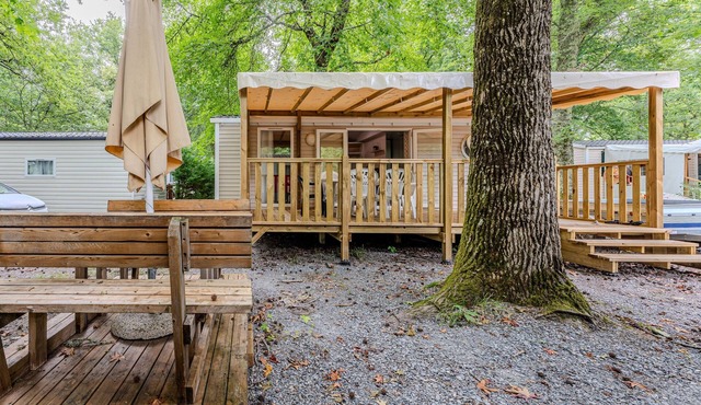 Mobile Home 'Ohara 2 Bedrooms' with Shared Pool, Private Terrace, and Air Conditioning