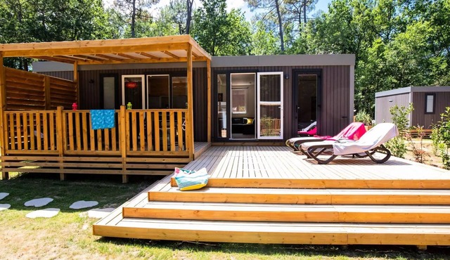 Mobile Home | Premium Exclusive | 3 Bedrooms | 6 guests | Raised Deck | A/C | TV