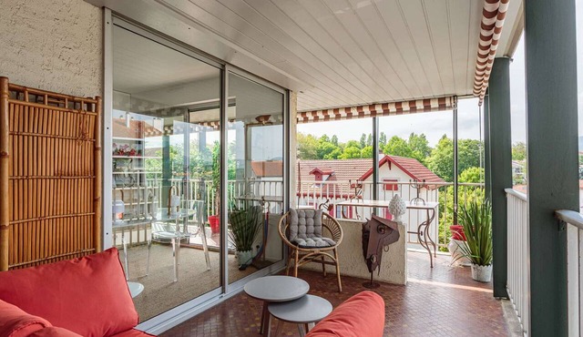 Modern Apartment in Saint-Jean-de-Luz, 400m from Beach, Parking & WiFi Included