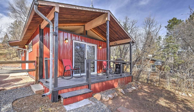 Modern Cabin Sleeps 5- Close in Manitou Springs and close to Garden of the Gods in Manitou Springs