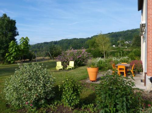 Modern holiday home in Crux-La-Ville with terrace