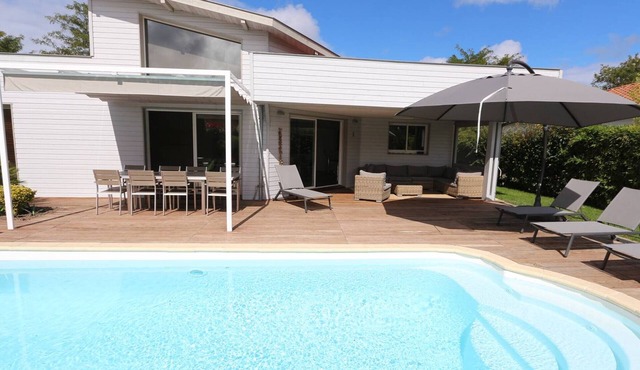 Modern house, private pool - 6 guests