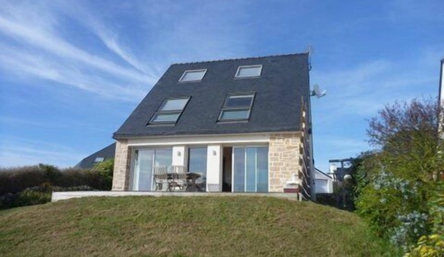 Modern house, very beautiful sea view, beach possibility on foot, 10 people max.