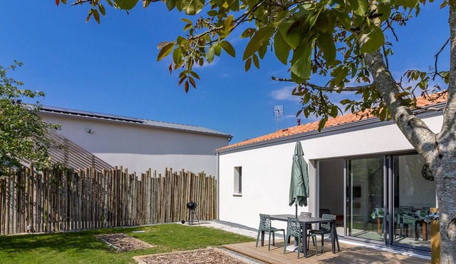 Modern house with enclosed garden, pet-friendly near Nantes and Angers