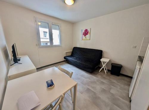 Modern Studio - Free Parking, Near Train Station & Downtown