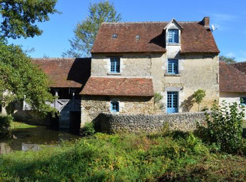 Moulin atypique du XVème siècle avec jardin clos - FR-1-381-483