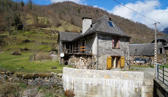 Mountain House with Beautiful Views and Real Fires