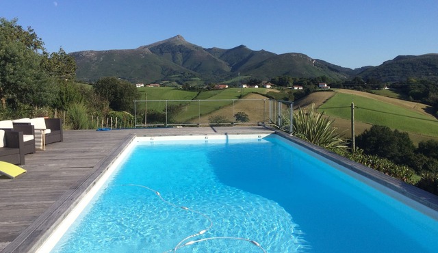 Near St Jean de Luz, Villa classified **** breathtaking view of the Rhune