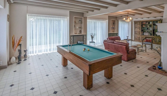 Near the river Garonne welcomes you this spacious and family-friendly cottage with a large garden.