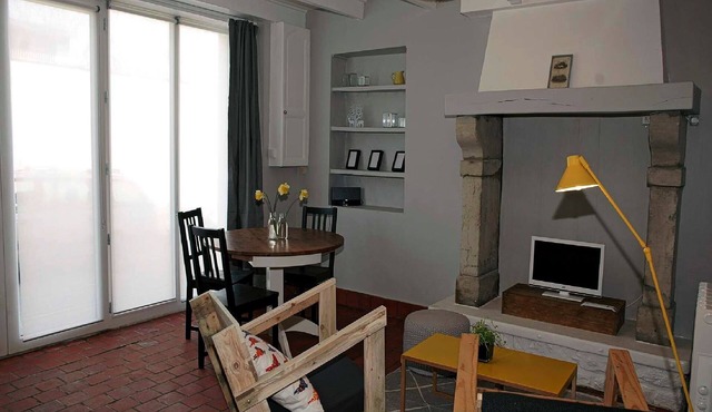 new apartment 40 m2 - ideal location 1 minute walk from the harbor
