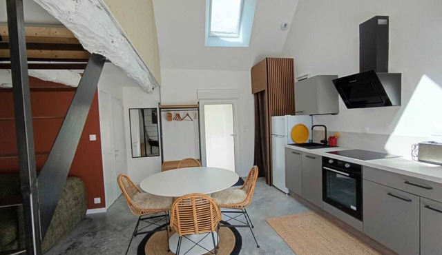 Newly renovated apartment in beautiful farmhouse with south-facing terrace. Pets allowed