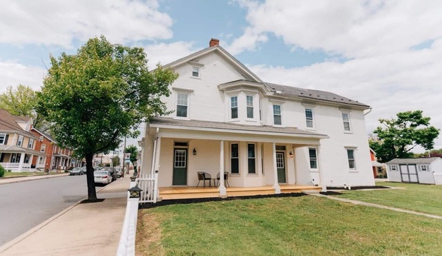 Newly Renovated, Vintage Inspired, Large 4 BR Home in Mount Joy