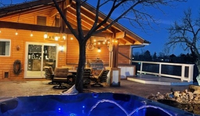 No Cleaning Fee! Luxury Broadmoor Home w/Hot Tub & Fire Pit in Broadmoor