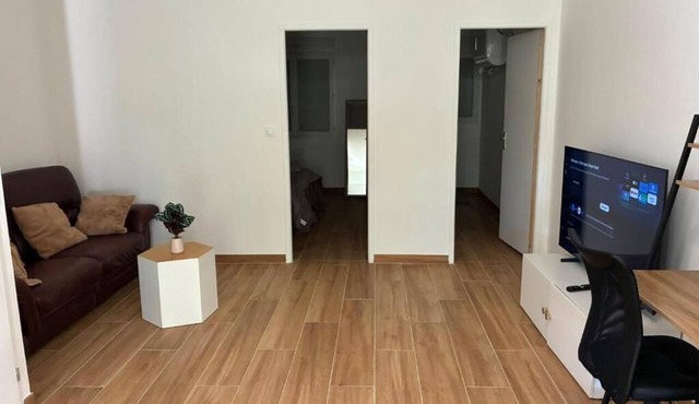 NovaStay Breuillet – Modern Garden Apartment
