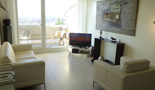 Oasis at Olympiapark - quiet 2 room apartment, near center, Oktoberfest, fair in München