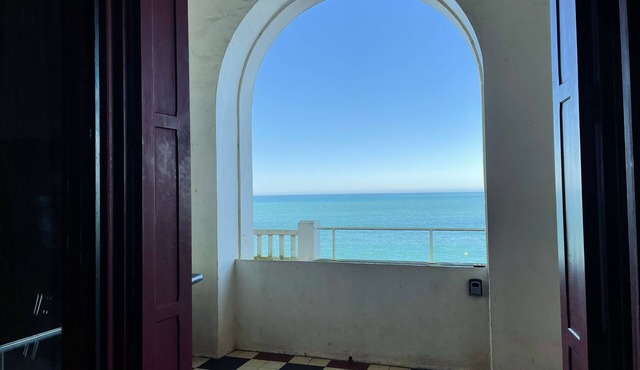 Ocean-facing duplex with terrace