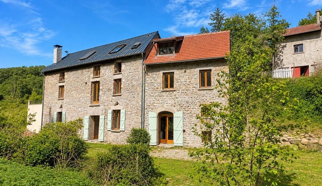 Old Renovated Mill in the Heart of Auvergne - 26 Seats