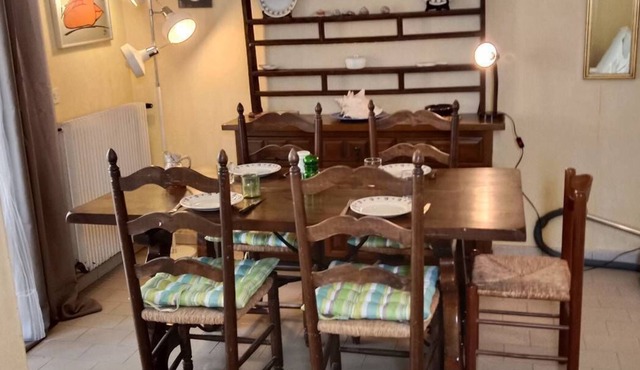 One bedroom apartment close bars, restaurants and beach