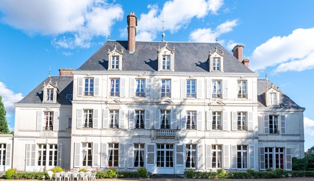 Only 1 hour from Paris, enjoy a stay between History and Heritage.