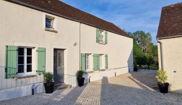 Only 20 minutes from Disneyland, great house and large garden, well suited for families
