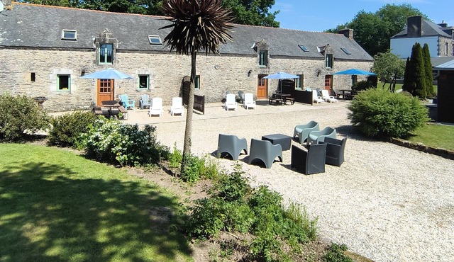 Orchard Cottage, sleeps 4 with Shared Heated Pool in Beautiful Rural Setting