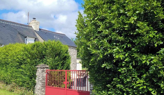 Our peaceful family home offers you a relaxing stay.