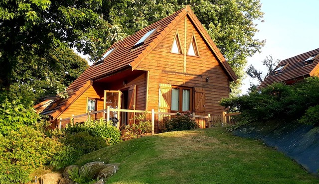 Overlooking the Lake & Golf Course, heated Swimming Pool (May to Sept),Play area