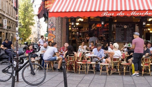 PARISIAN ELEGANCE AT RUE BUCI: STEPS AWAY FROM CAFÉ DE FLORE AND LES DEUX MAGOTS