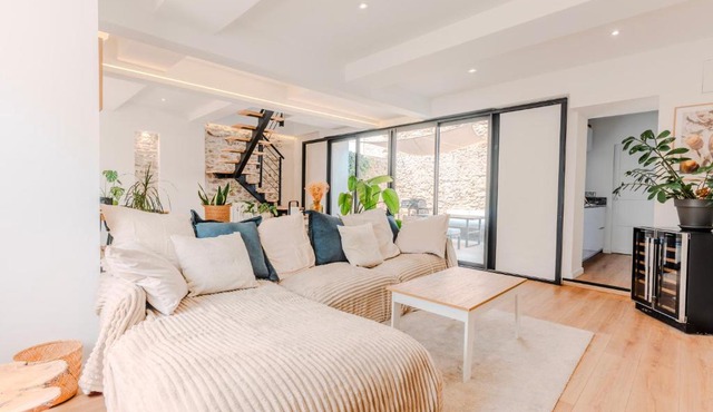 Peaceful air-conditioned haven with an inner courtyard
