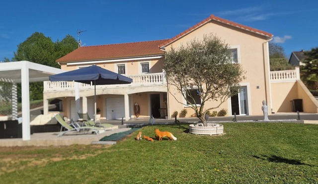 Peaceful apartment on a green estate 4KM from the center of vichy