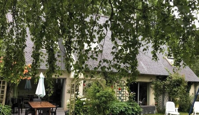 Peaceful house between sea and forest near Perros-Guirec