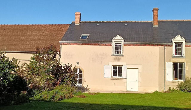 Peaceful lodging near Orleans, pets allowed, terrace and garden