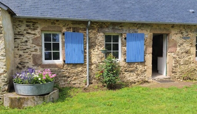 Peaceful Mayenne Cottage with Private Pool & Walking Trails in the Mayenne