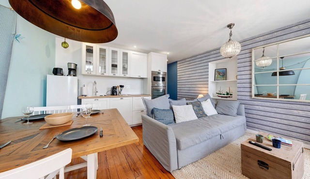 Peaceful Retreat on the Port of Camaret