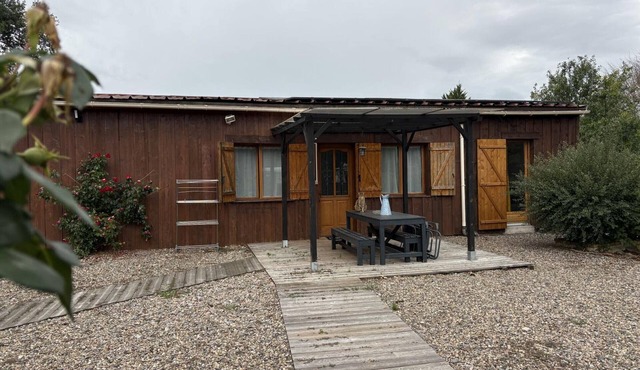 Peaceful retreat in Bourbonnais, covered pool, gîte for 6 people