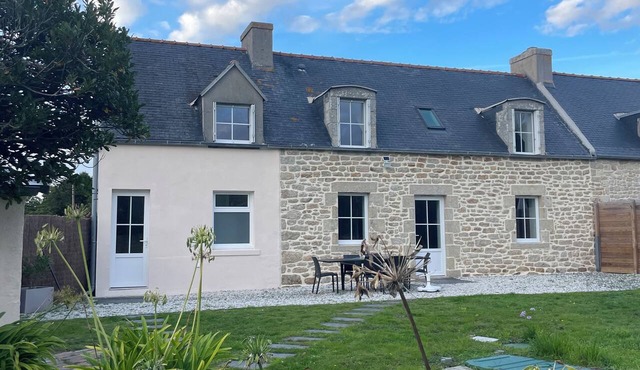 Penty breton. Direct access to cycle paths, close to the beaches and port of Kerity in Penmarch
