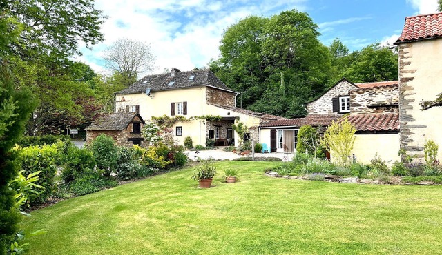 Pet friendly home in Jouqueviel