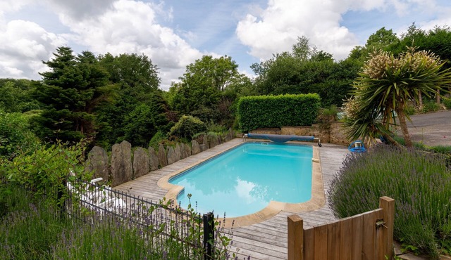 Petite house 'Les Sapins' with shared pool, terrace, and Wi-Fi