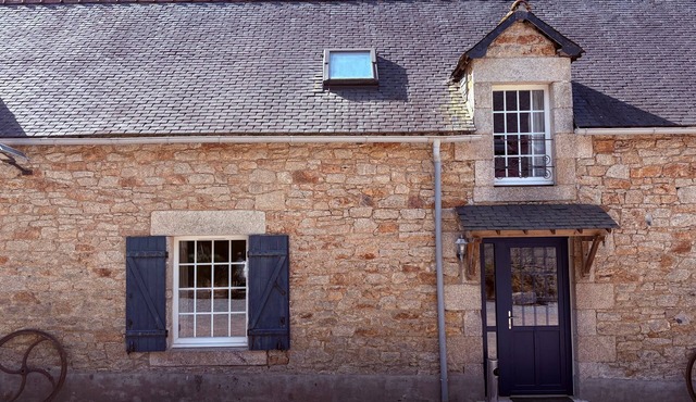 Petite house 'L'épicerie' with shared pool, shared terrace and Wi-Fi