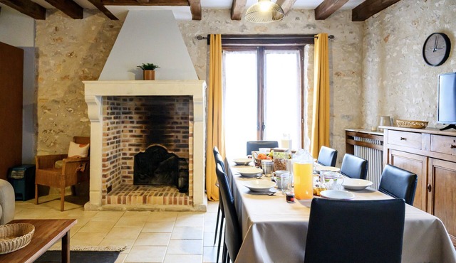 Petite maison 'Le Cerisier' with shared garden and Wi-Fi