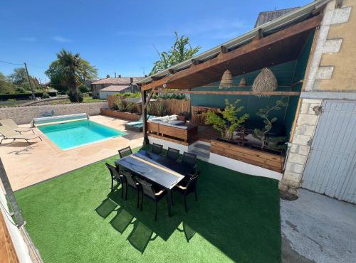 Piscine chauffée, spa & ambiance paillote proche des plages de Fouras